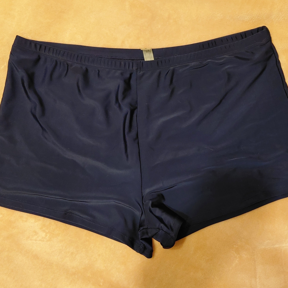 Top/Skirt Boy Shorts Swimsuit. Floral Navy 5X Never Worn. New Condition. - Picture 7 of 8